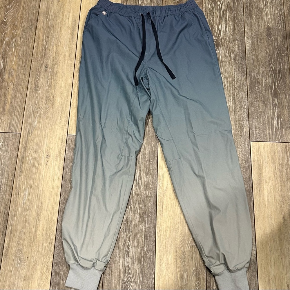 FIGS Men’s Ombré Ocean Mist Light Blue to Grey Jogger Pants Size Small